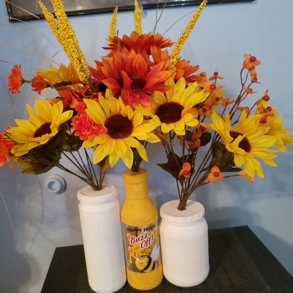 Set of three hand-painted silk floral arrangements - Picture 8 of 8
